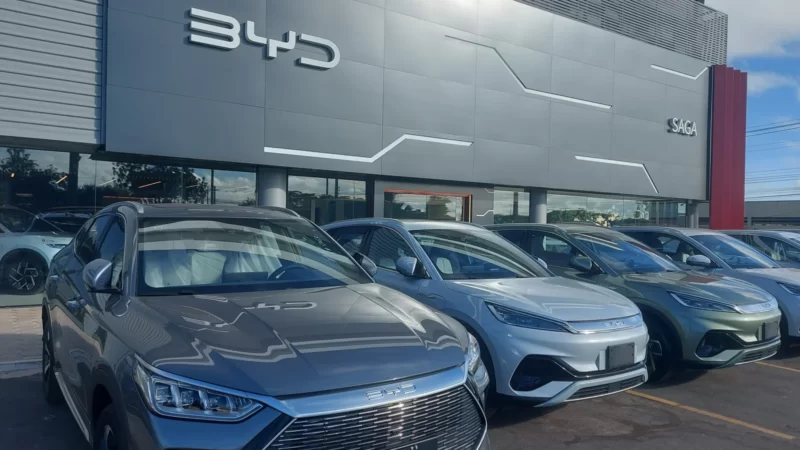BYD entra no top 10 de montadoras no Brasil e supera francesas