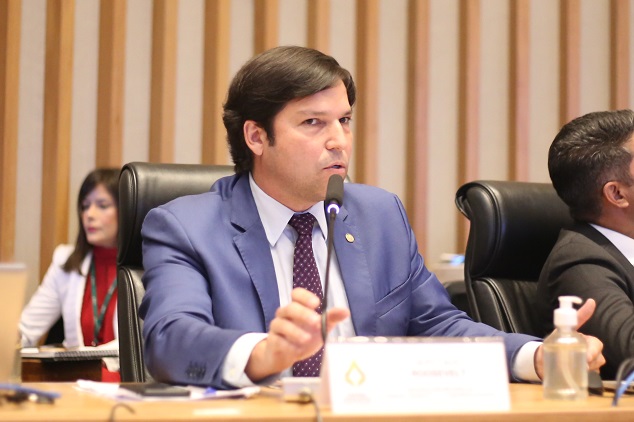 Deputado Robério Negreiros solicita ampliação das ações de combate à dengue para as regiões dos Lagos Sul e Norte