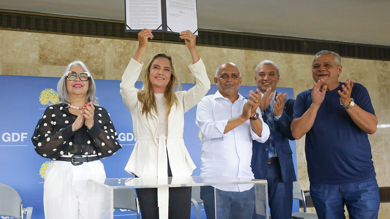 Diretores das escolas da rede pública de ensino do DF tomam posse