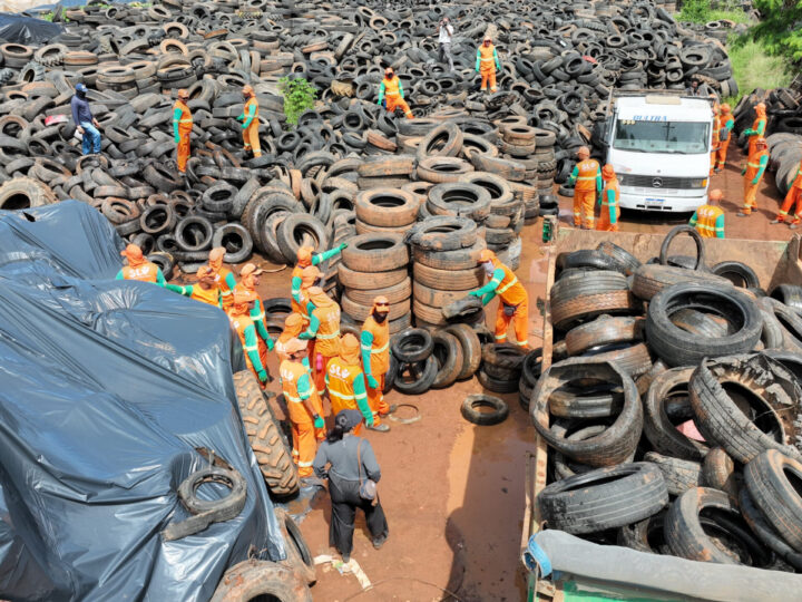 Força-tarefa contra a dengue recolhe milhares de pneus no Riacho Fundo II
