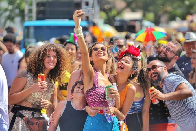 Fim de semana tem programação de Carnaval e stand-up comedy
