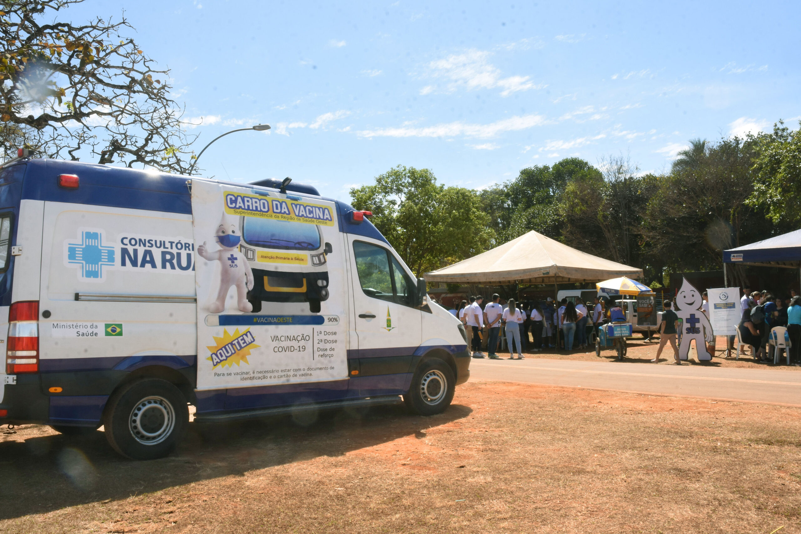 Carro da vacina promove 100ª ação em comunidades do DF