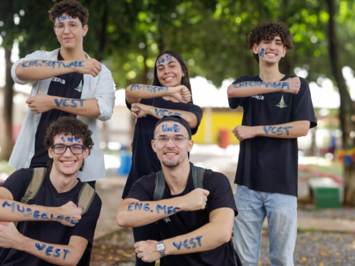 Estudantes de escolas públicas do DF comemoram aprovação na UnB