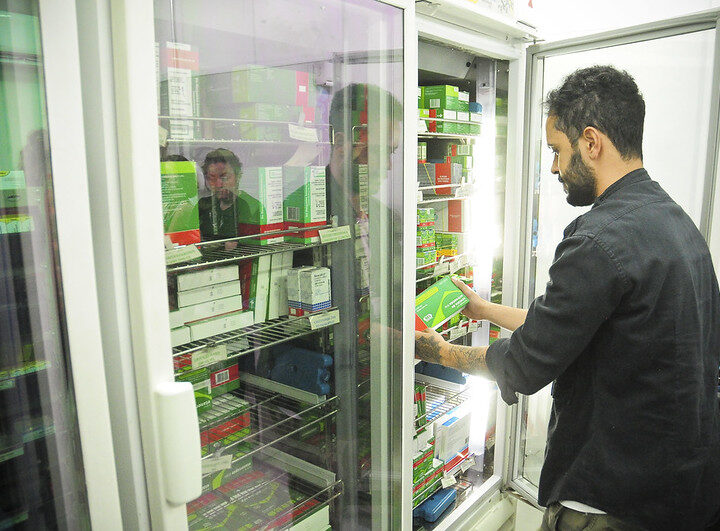 Rede pública de saúde do DF conta com mais de 960 farmacêuticos