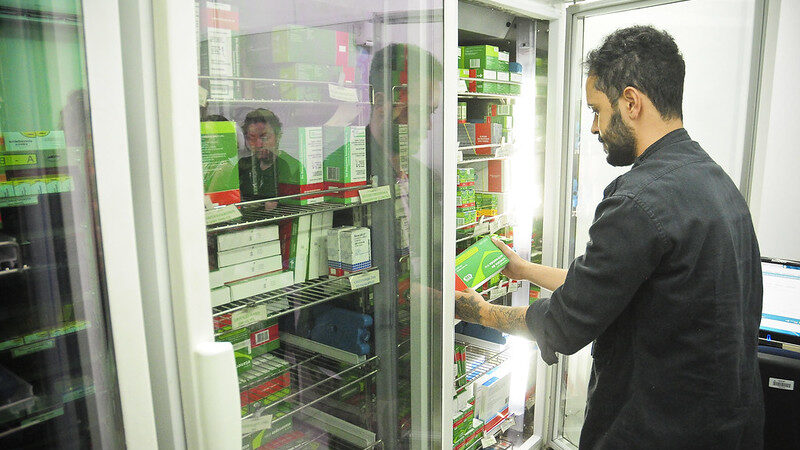 Rede pública de saúde do DF conta com mais de 960 farmacêuticos