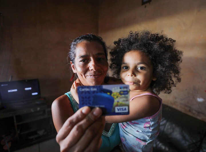 Investimento de R$ 41 milhões no Cartão Gás amparou 77 mil famílias em 2023
