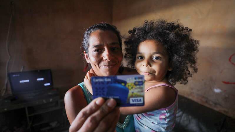 Investimento de R$ 41 milhões no Cartão Gás amparou 77 mil famílias em 2023