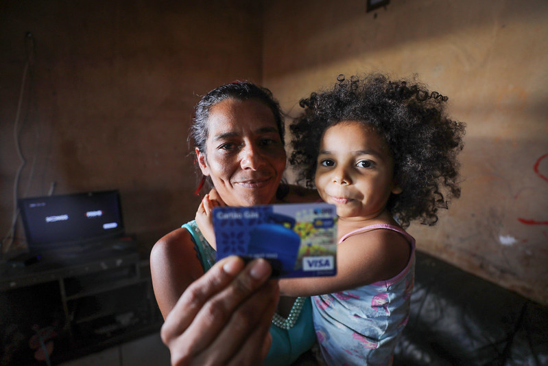 Investimento de R$ 41 milhões no Cartão Gás amparou 77 mil famílias em 2023