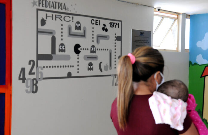 Sancionada lei que garante companhia de pais em consultas médicas