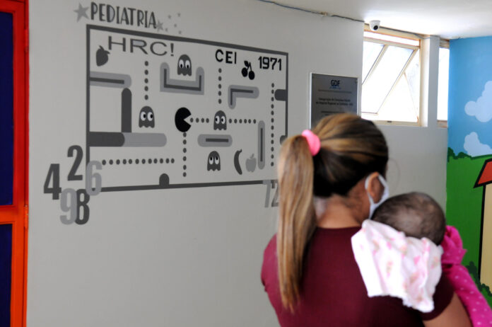 Sancionada lei que garante companhia de pais em consultas médicas