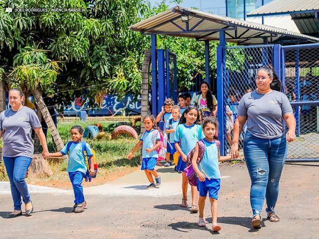 Reajuste valoriza atuação de mais de 8,5 mil servidores da Educação