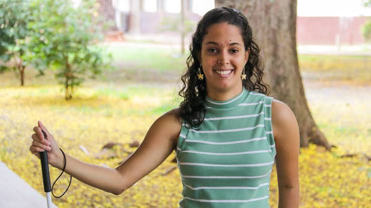 Candidata com deficiência visual é nomeada professora efetiva