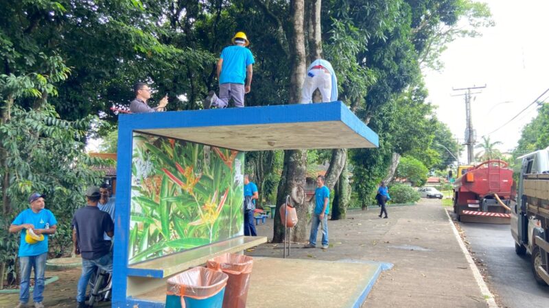 Pontos de ônibus do Cruzeiro passam por limpeza para combate à dengue