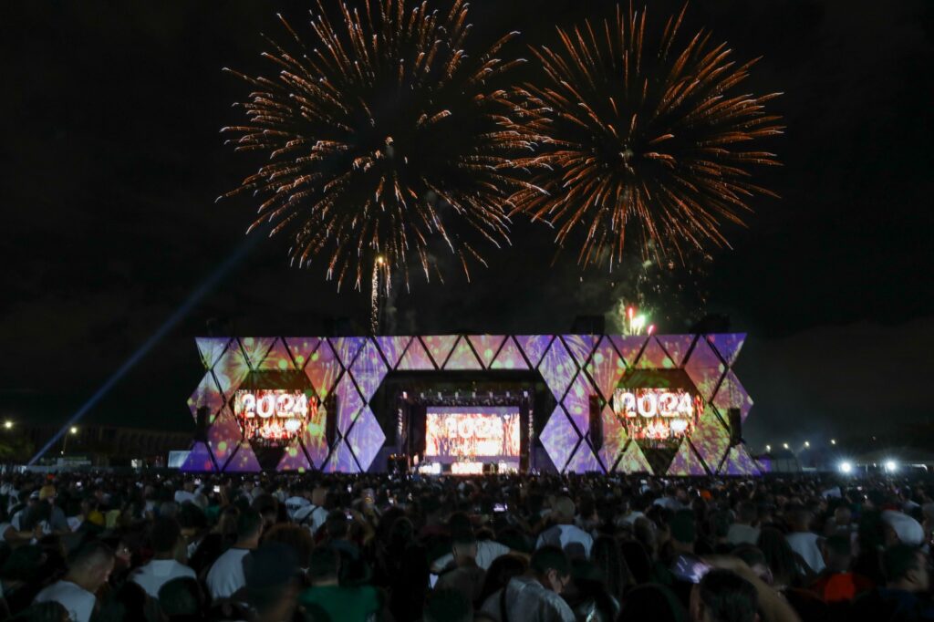 Mais de 80 mil pessoas celebram a virada de ano na Esplanada