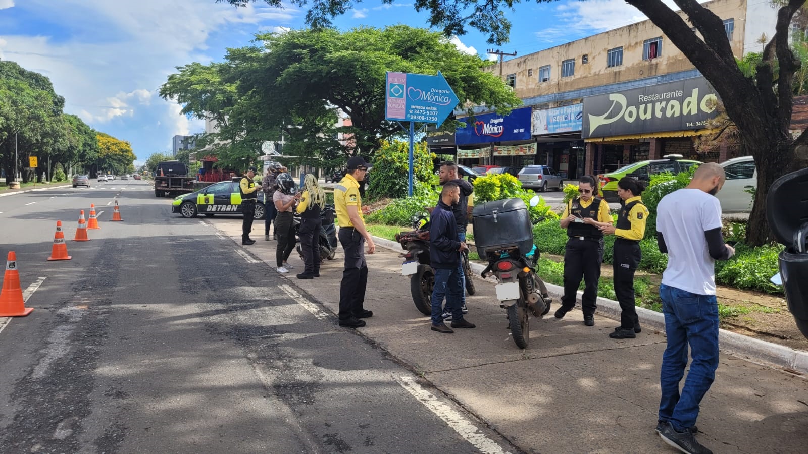 Detran-DF leva para o depósito motocicleta com R$ 21 mil reais em multas