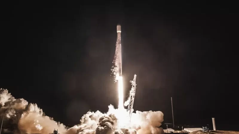 Starlink lança primeiros satélites que fornecem rede a celulares