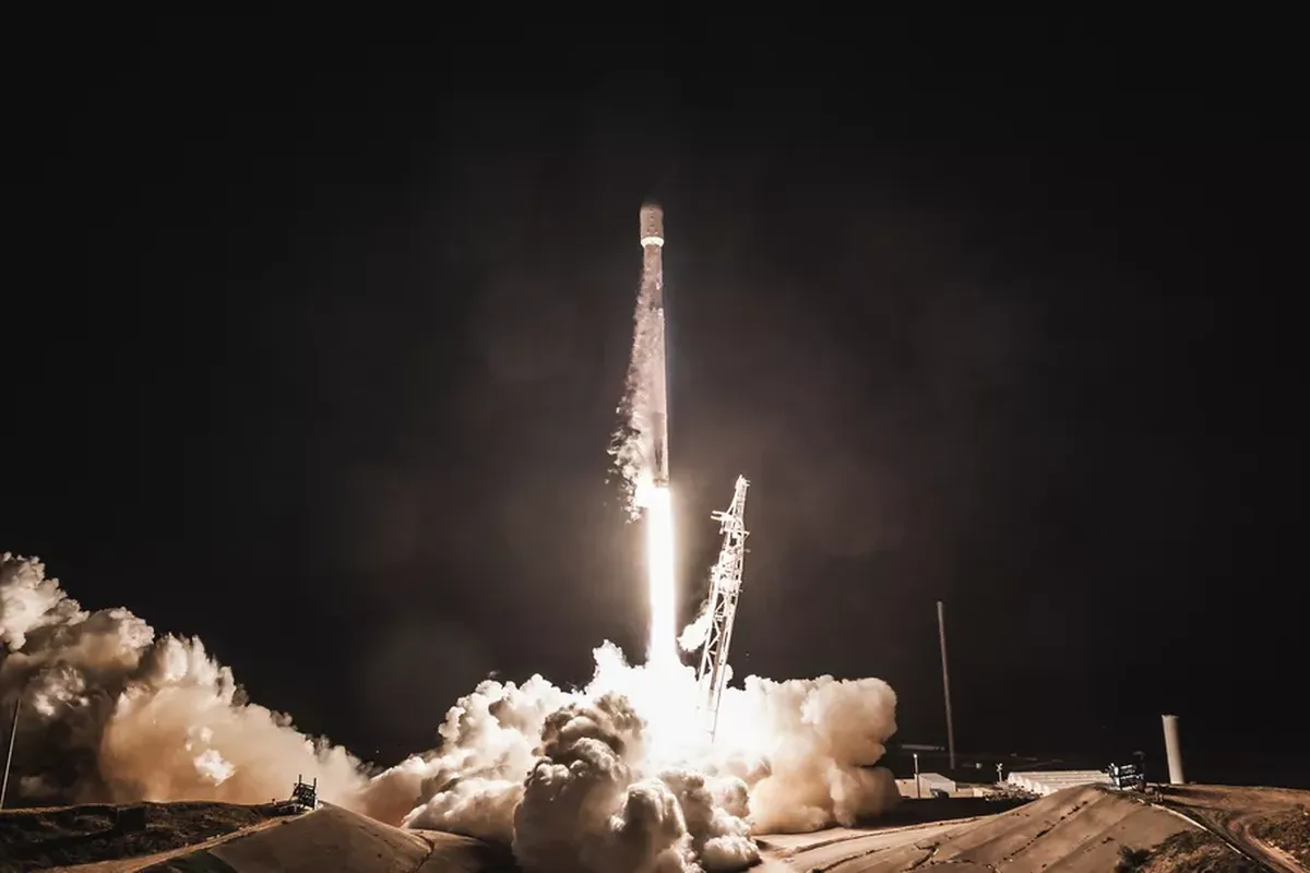Starlink lança primeiros satélites que fornecem rede a celulares