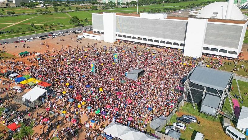 Blocos de Carnaval têm monitoramento de drones e câmeras no DF