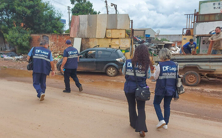 800 toneladas de entulho e inservíveis são recolhidas da Estrutural