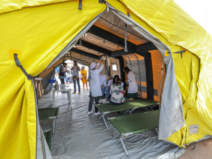 Tendas atendem mais de 37 mil pessoas com dengue no DF em um mês