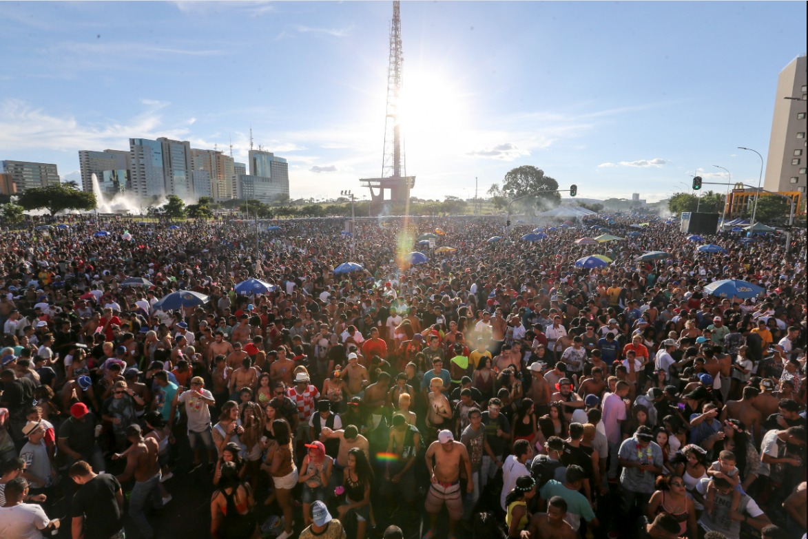 Folião deve ficar atento aos direitos do consumidor durante o Carnaval