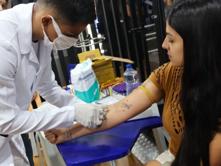 Unidade móvel faz 100 atendimentos diários no combate à dengue