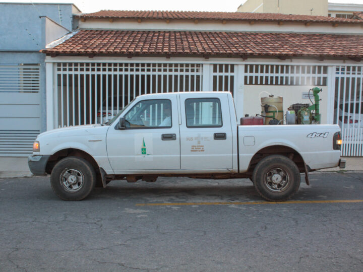 Administração do Cruzeiro debate dengue com moradores e síndicos