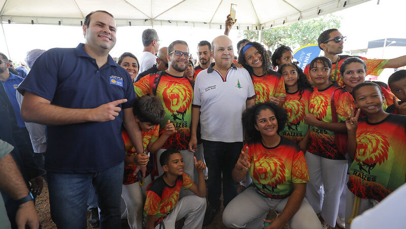 Alegria e esporte tomam conta do novo campo sintético!