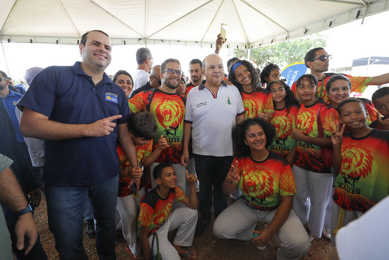 Alegria e esporte tomam conta do novo campo sintético!