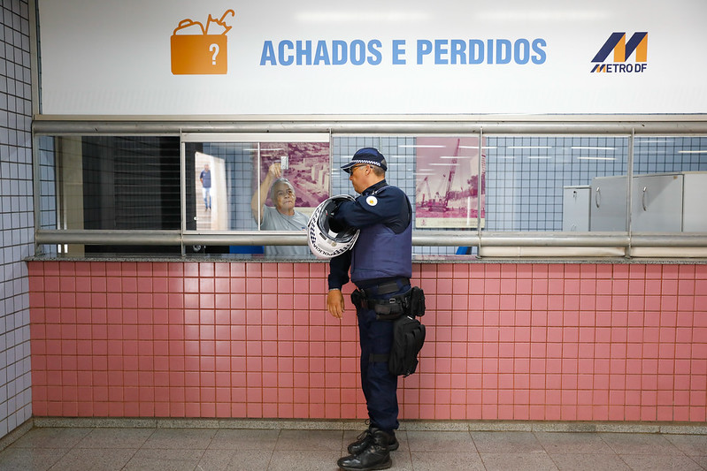 Achados e Perdidos do Metrô acumula 8 mil itens esquecidos em estações