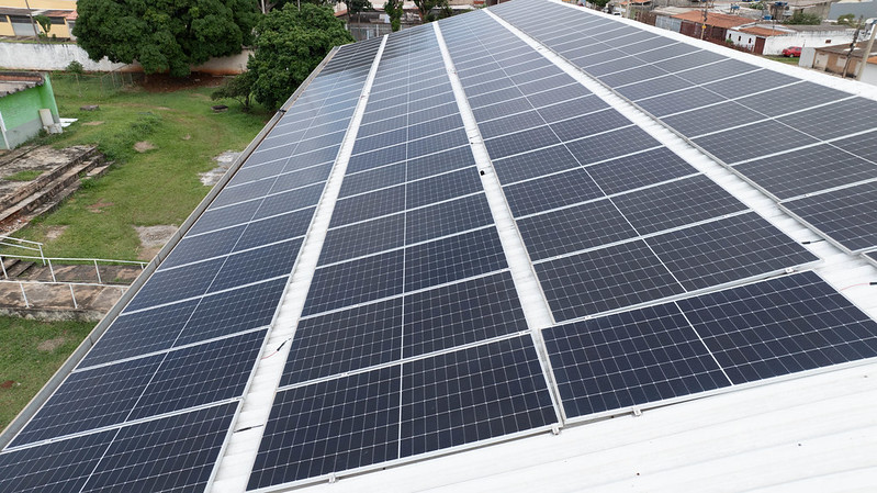 Uso de energia solar garante economia e consciência ambiental nas escolas