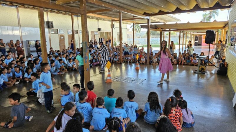 Campanha orienta 3 mil pessoas em escolas sobre segurança no trânsito
