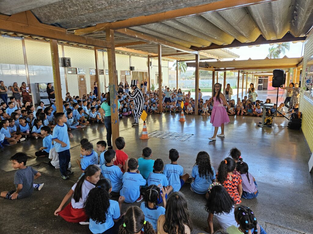 Campanha orienta 3 mil pessoas em escolas sobre segurança no trânsito