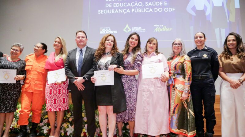 Servidoras do DF são homenageadas na CLDF