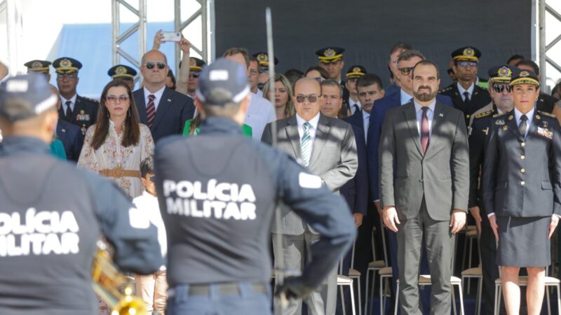 Troca da Bandeira Nacional em Brasília: Celebração cívica e homenagem ao aniversário da capital!