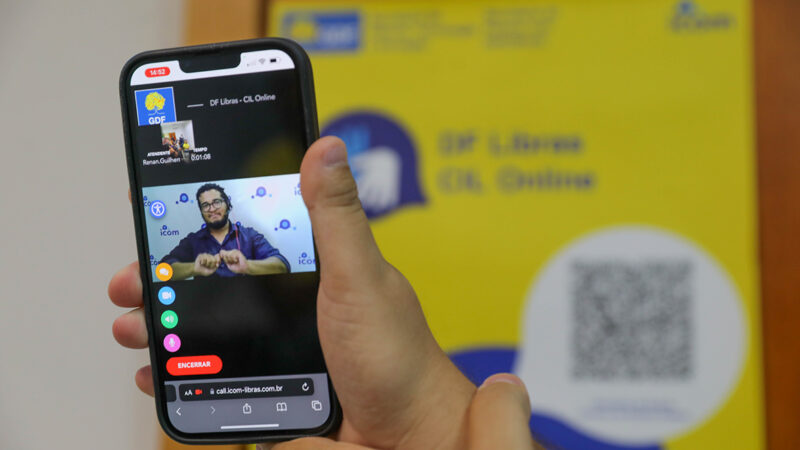 Atendimento online em Libras do GDF já atendeu mais de 4 mil pessoas