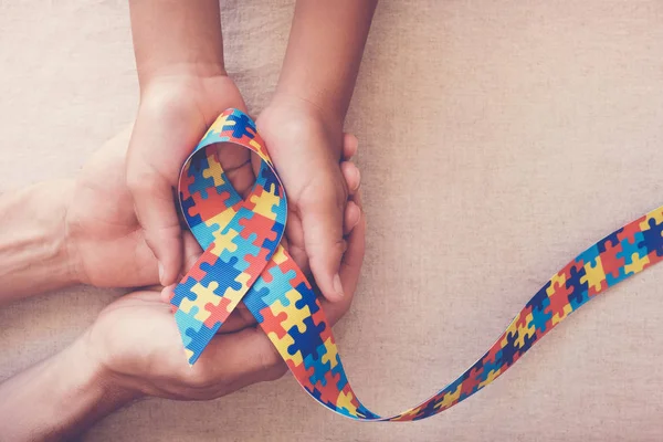 Mães e profissionais de saúde se unem em prol do atendimento humanizado para autistas