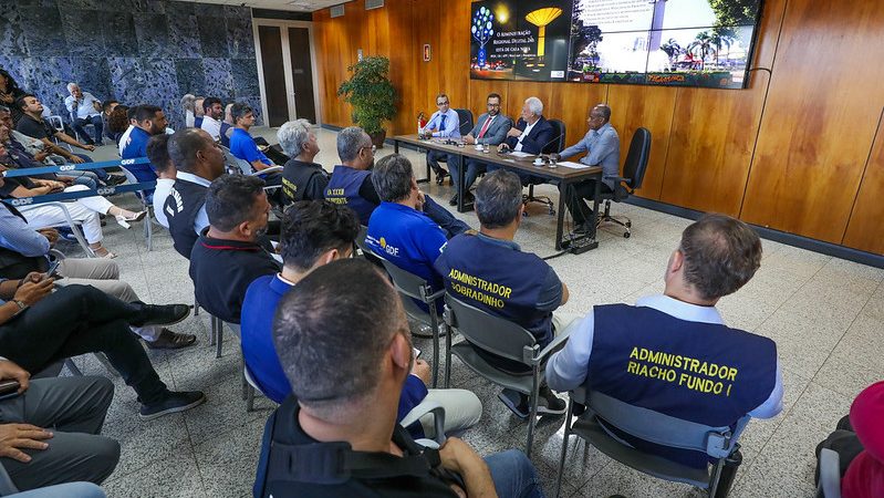 Administradores regionais do DF conhecem nova plataforma de atendimento 24 horas