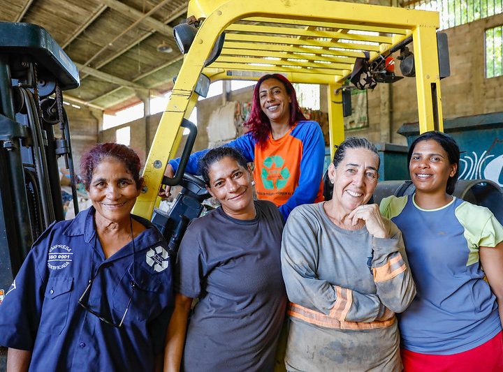 GDF aumenta repasses e leva dignidade a catadores de recicláveis