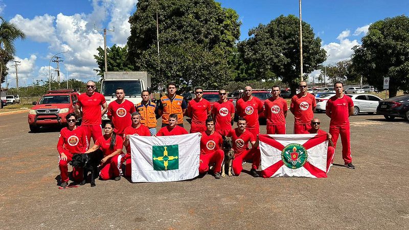 Segunda equipe do CBMDF que auxiliou vítimas de enchentes no RS retorna a Brasília
