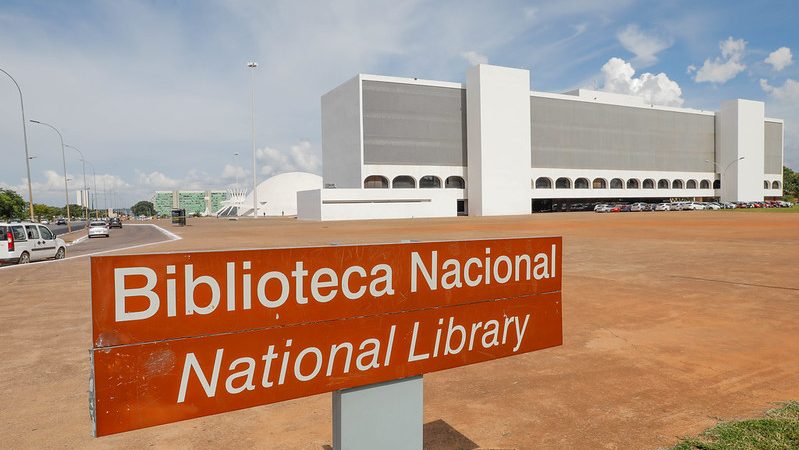 Biblioteca Nacional de Brasília oferece oficinas gratuitas de redação para idosos