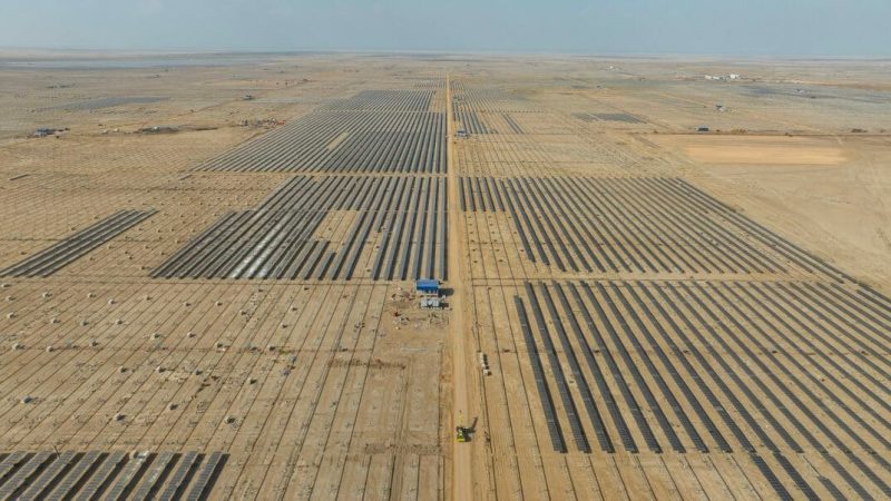 A Maior Usina Solar e Eólica do Mundo Traz Energia Limpa para 16 Milhões de Lares