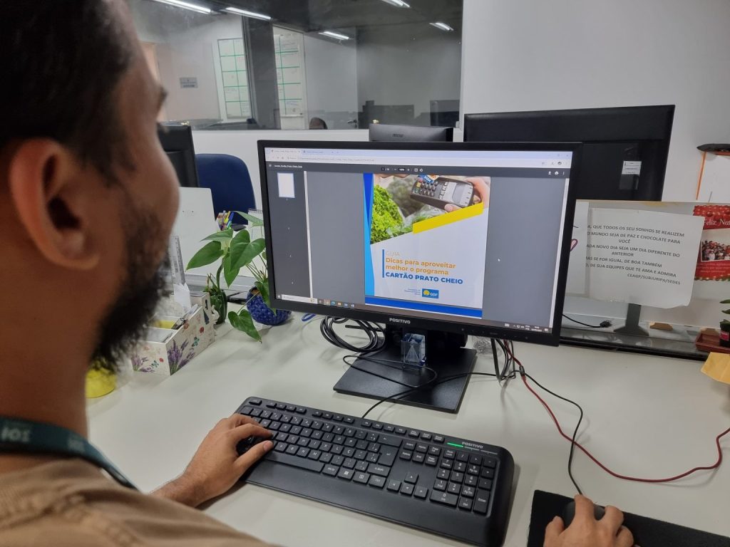 Os dois manuais – um com receitas saudáveis e acessíveis, o outro com dicas de como aproveitar melhor o benefício do Cartão Prato Cheio – estão disponíveis no site da Sedes | Foto: Divulgação/Sedes-DF