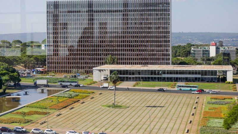 Lei altera posse de governador e deputados do DF para 6 de janeiro