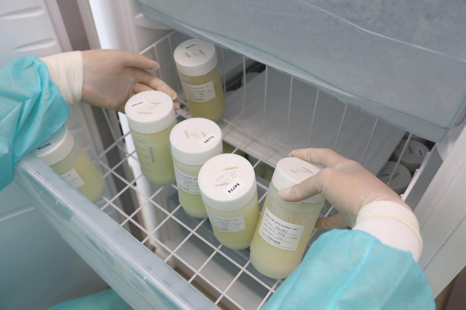 Mulheres com dificuldade de amamentar têm apoio de bancos de leite