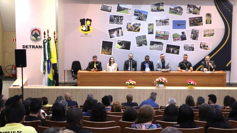 Agentes de Trânsito do DF são homenageados no Dia Distrital da categoria