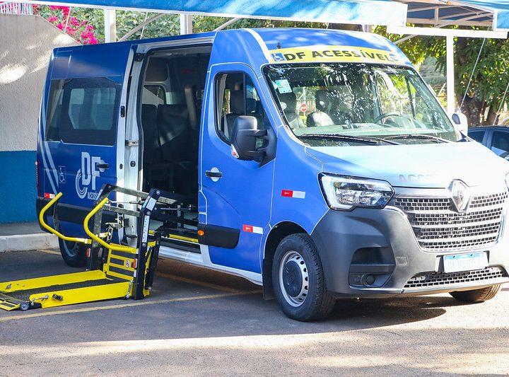 GDF amplia frota do DF Acessível com 10 novas vans para transporte de pessoas com deficiência