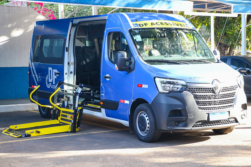 GDF amplia frota do DF Acessível com 10 novas vans para transporte de pessoas com deficiência