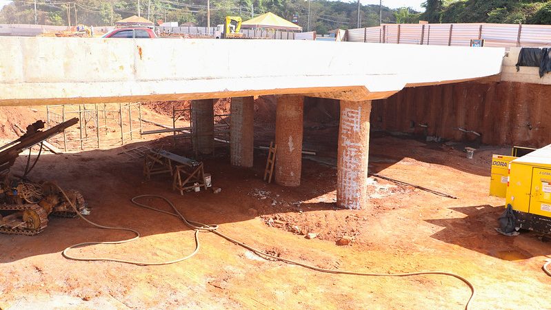 Obra do Complexo Viário do Jardim Botânico recebe trabalho de concretagem