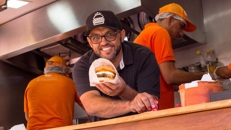 Geléia presenteia doadores de sangue com hambúrguer